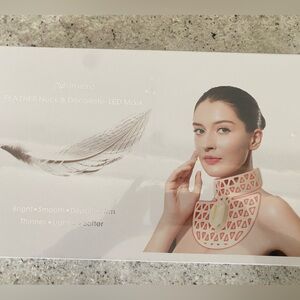 Numiere Feather Neck & Décolleté LED Mask new/sealed